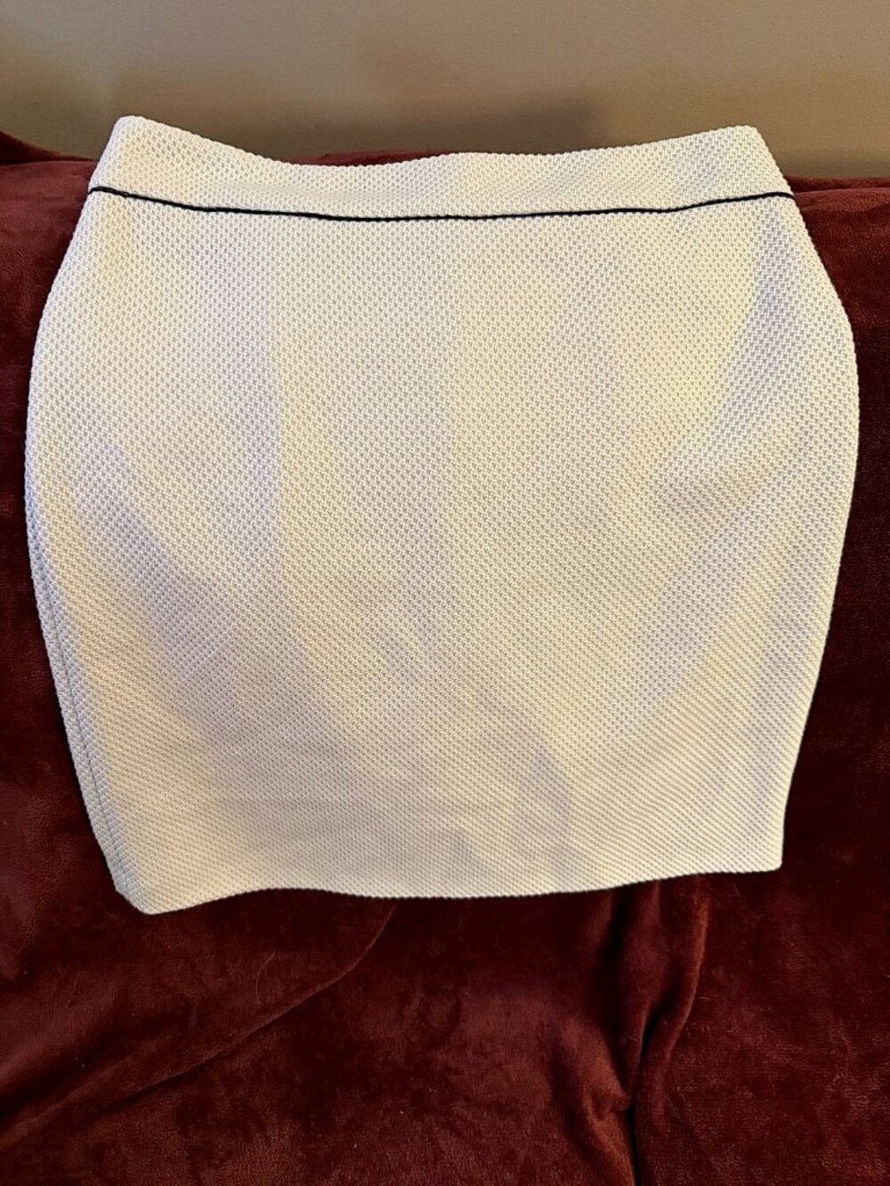 White House Black Market Pencil Skirt Womens Size 6 White Textured Black Piping
